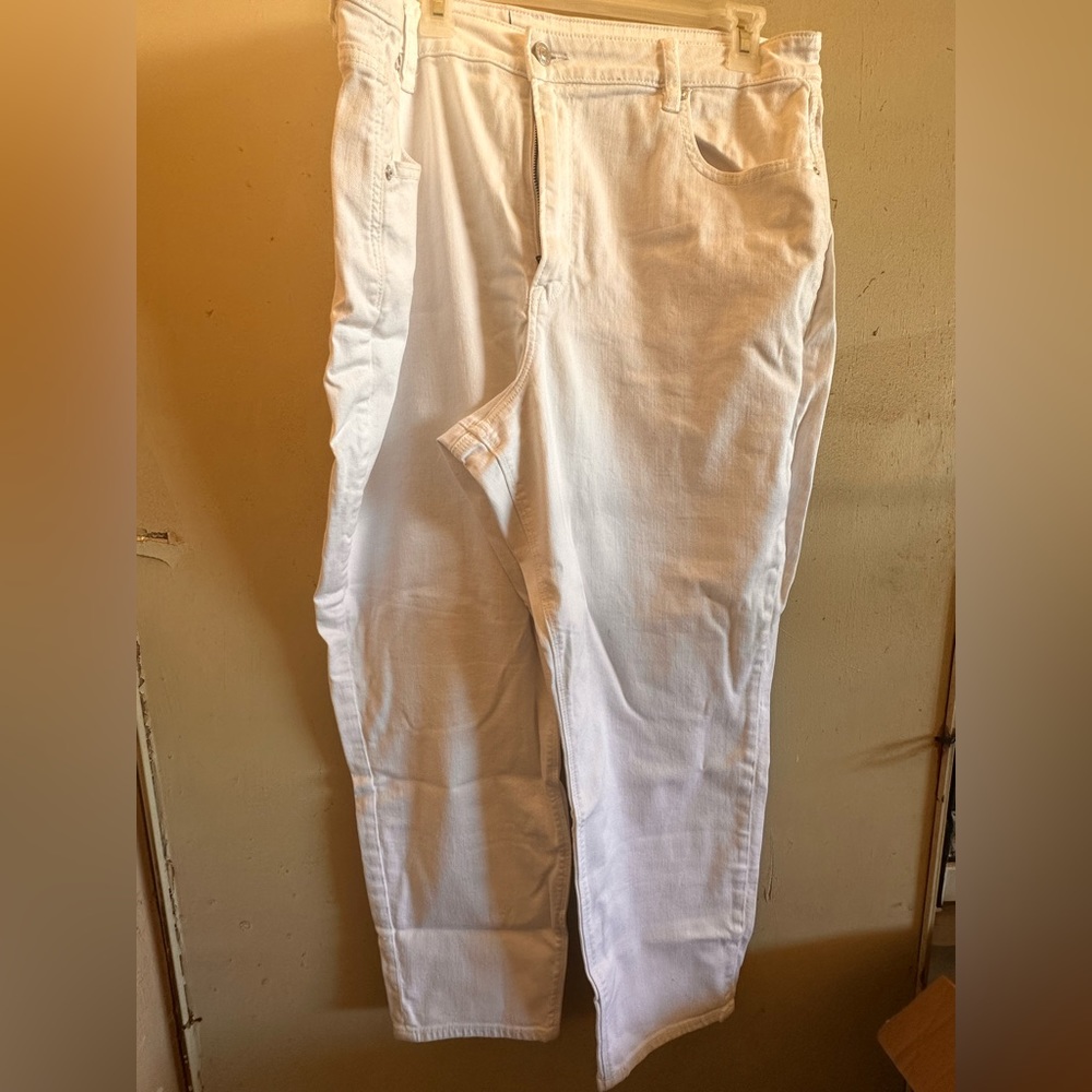 White American Eagle Mom Jean Regular